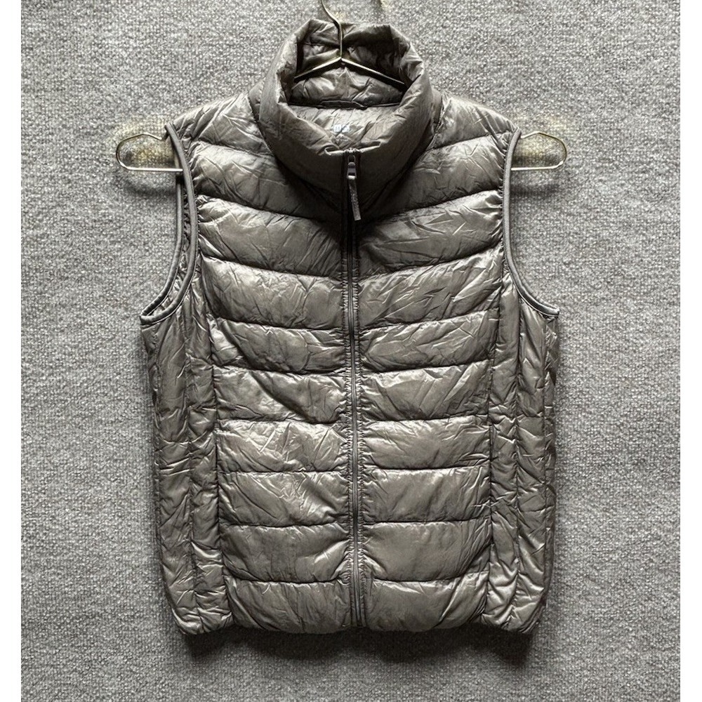 Uniqlo Vest Womens Small Beige Down Puffer Full Zip Quilted Ultra Light Packable